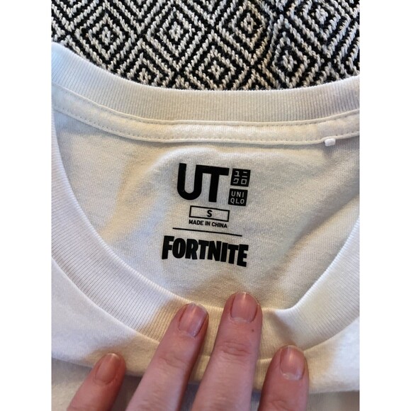 UNIQLO Fortnite Mens Graphic Tee SIZE Small LootLlama - Picture 6 of 6